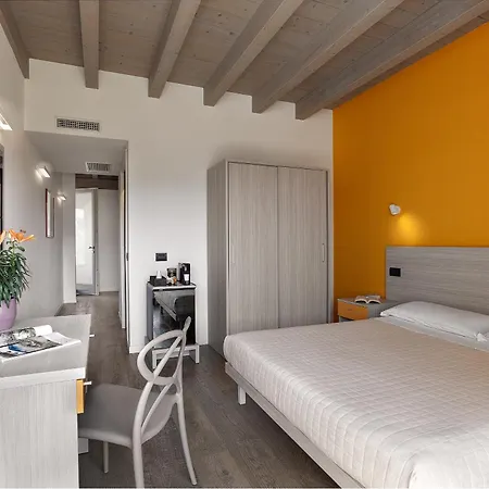 Caffe Maya Aparthotel 4*