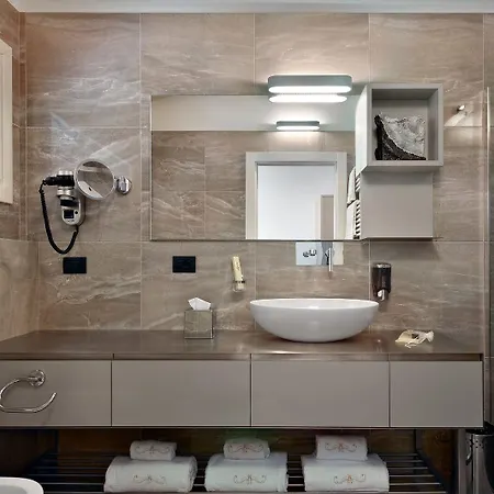 Caffe Maya Aparthotel 4*